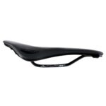 Selle San Marco Sella sportiva Shortfit 2.0: design ergonomico, costruzione leggera, maggiore comfort e supporto per ciclisti su strada e MTB, ideale per lunghe pedalate e ciclismo orientato alle